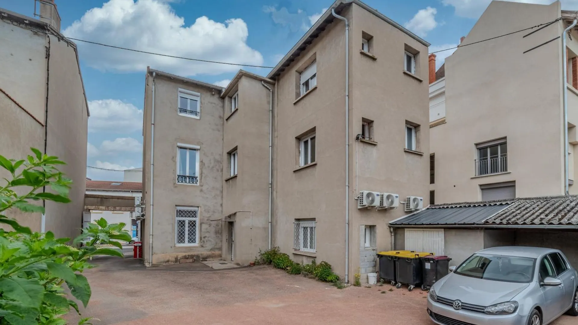 Tulipe Roanne Centre-Ville - Parking & Clim 0*,